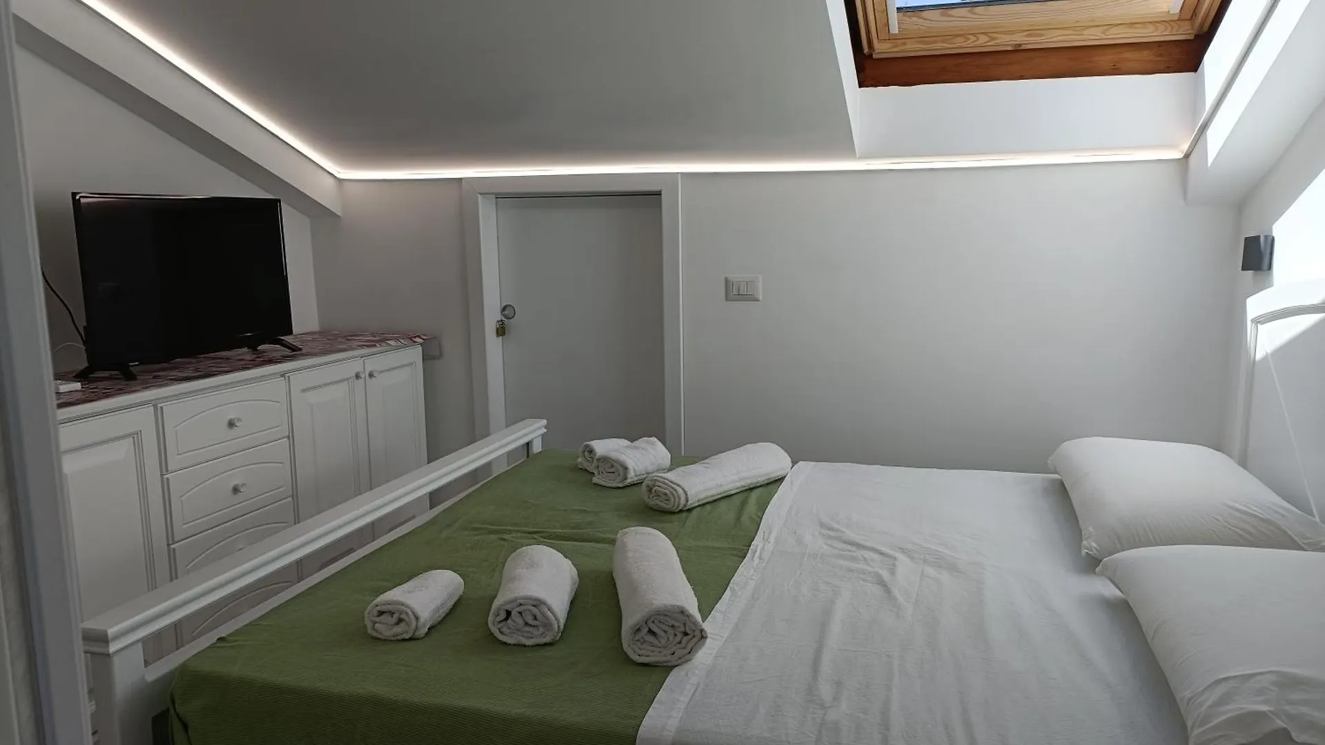 La Casa Tra I Laghi Villa Messina Holiday home